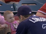 Longoria Hanging Out With His Daughter And Other Images And GIFs From Last Night?s Game
